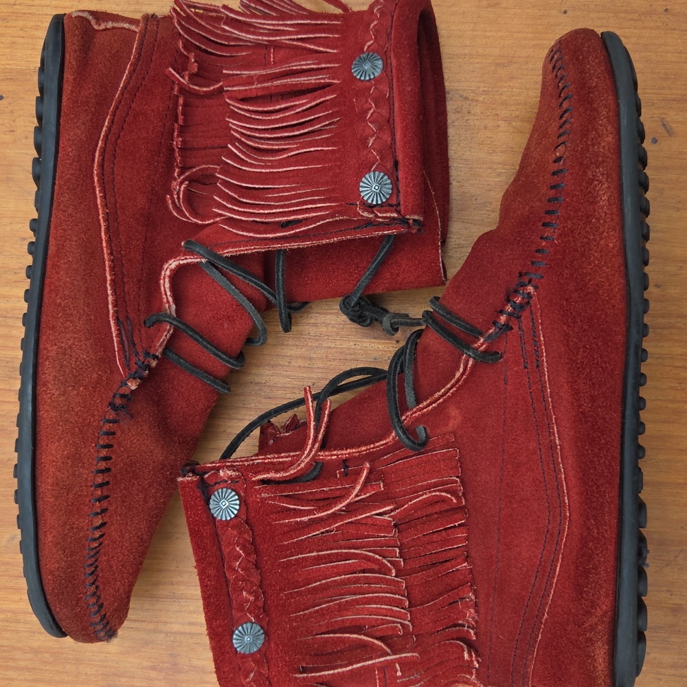 Minnetonka RED Mocassin Lace Up Boots - Picture 2 of 9
